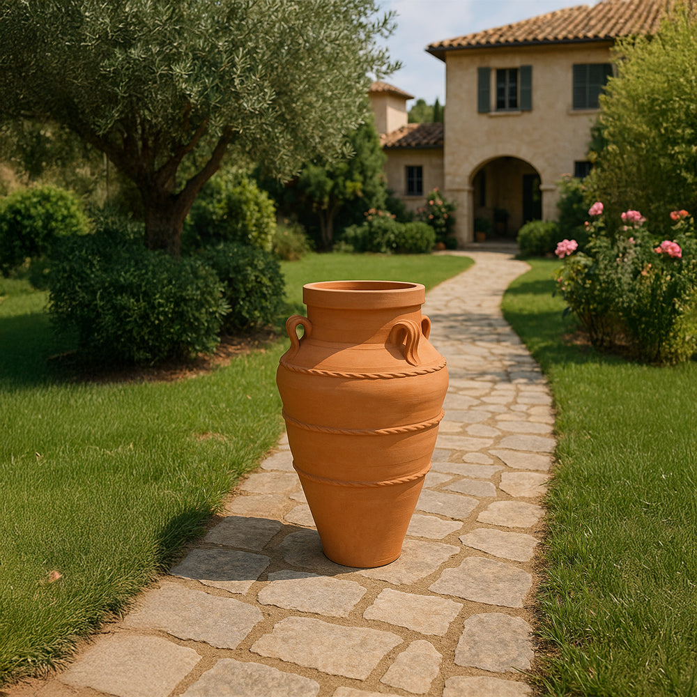Maceta alta de terracota estilo jardín con asa trenzada