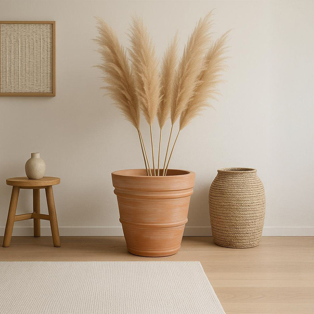 Dekorativer, kegelförmiger Pflanzkübel aus Terrakotta