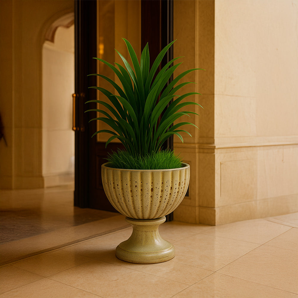 Maceta decorativa de cerámica con pedestal texturizado blanco