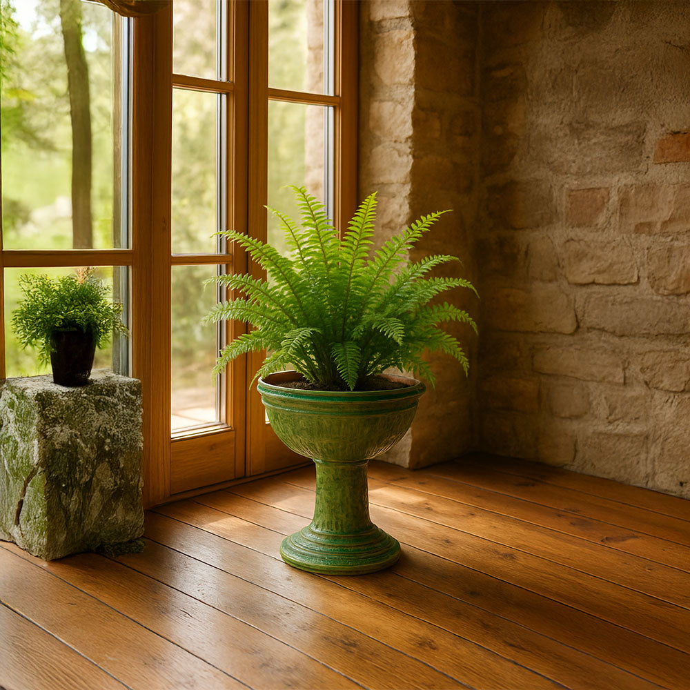 Maceta decorativa de cerámica con pedestal verde