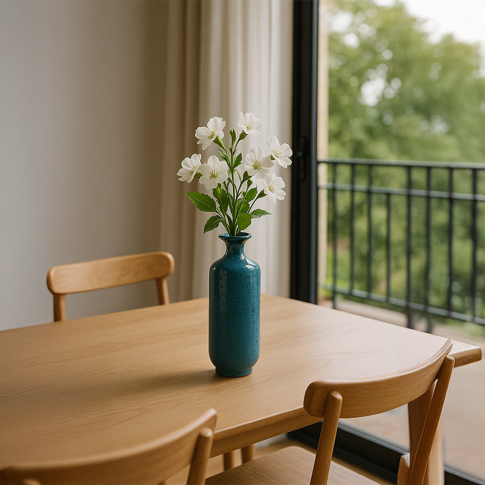 Jarrón decorativo de cerámica con cuello alto y textura verde azulado