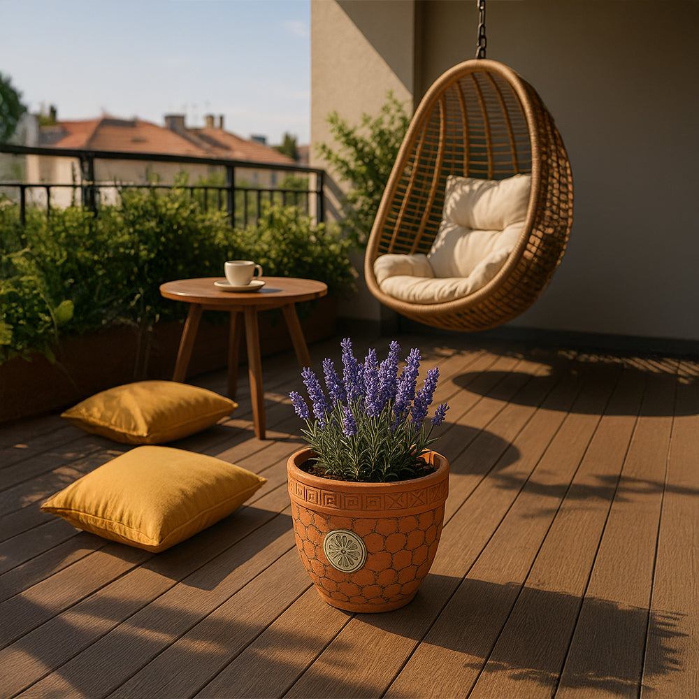 Maceta redonda de terracota con medallón del Egeo