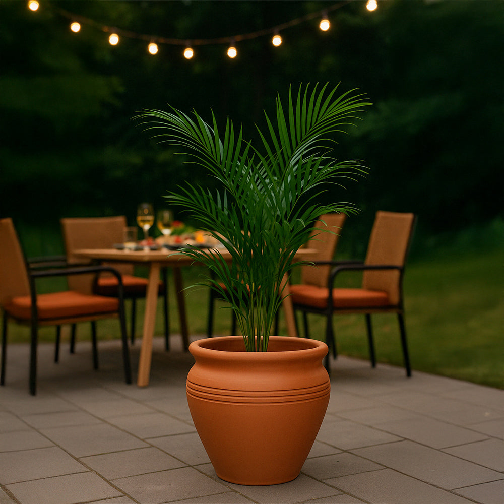 Ausgestellter, gerippter Terrakotta-Blumentopf